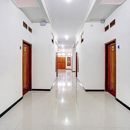 Avisha Guest House Syariah Malang Exteriör bild