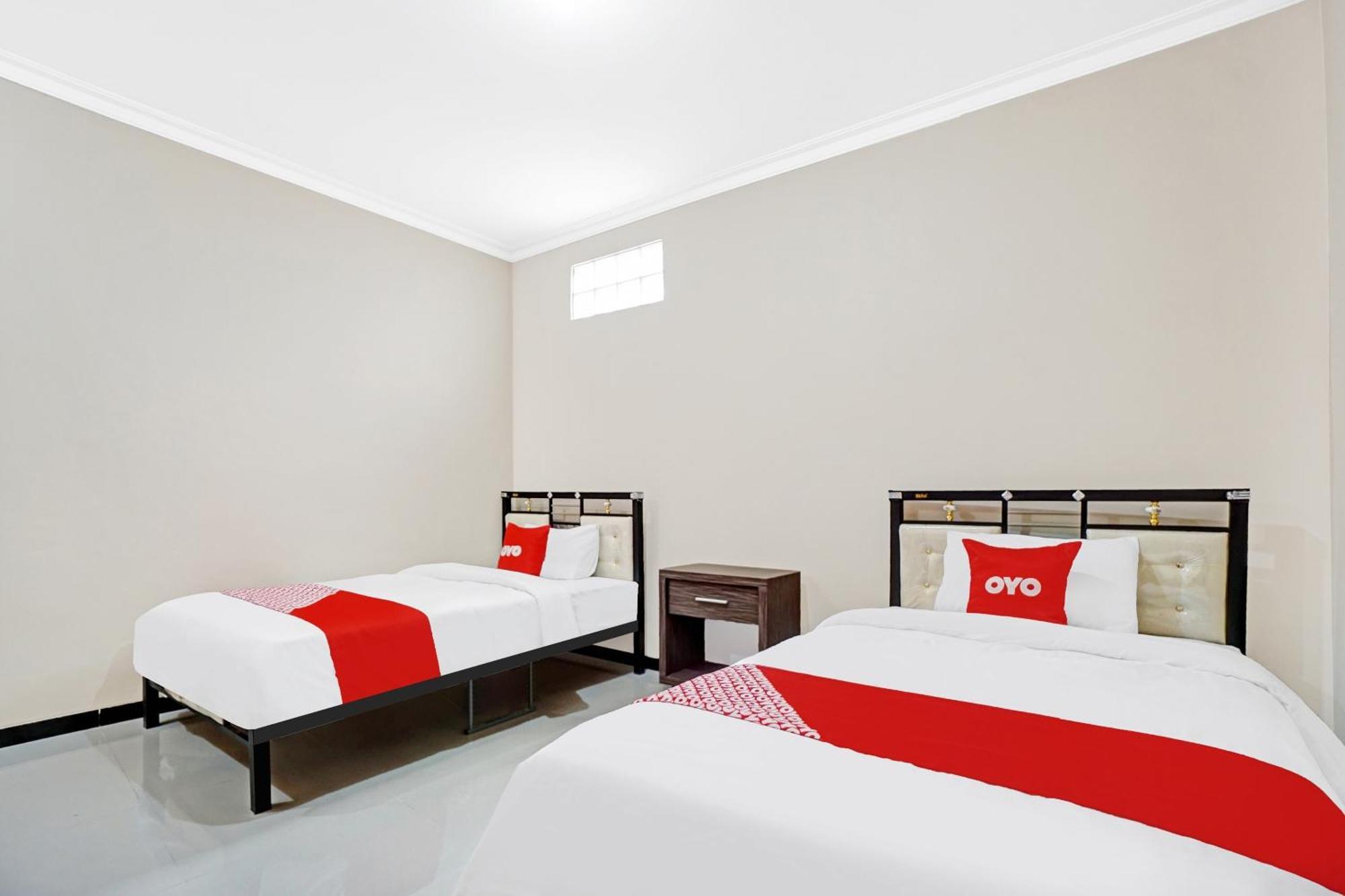 Avisha Guest House Syariah Malang Exteriör bild