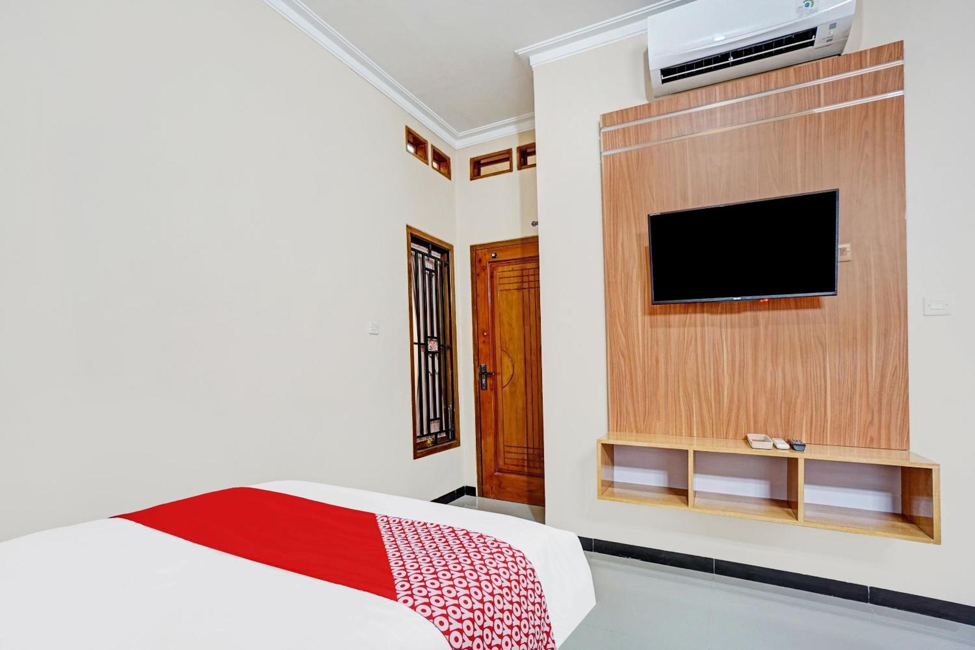 Avisha Guest House Syariah Malang Exteriör bild