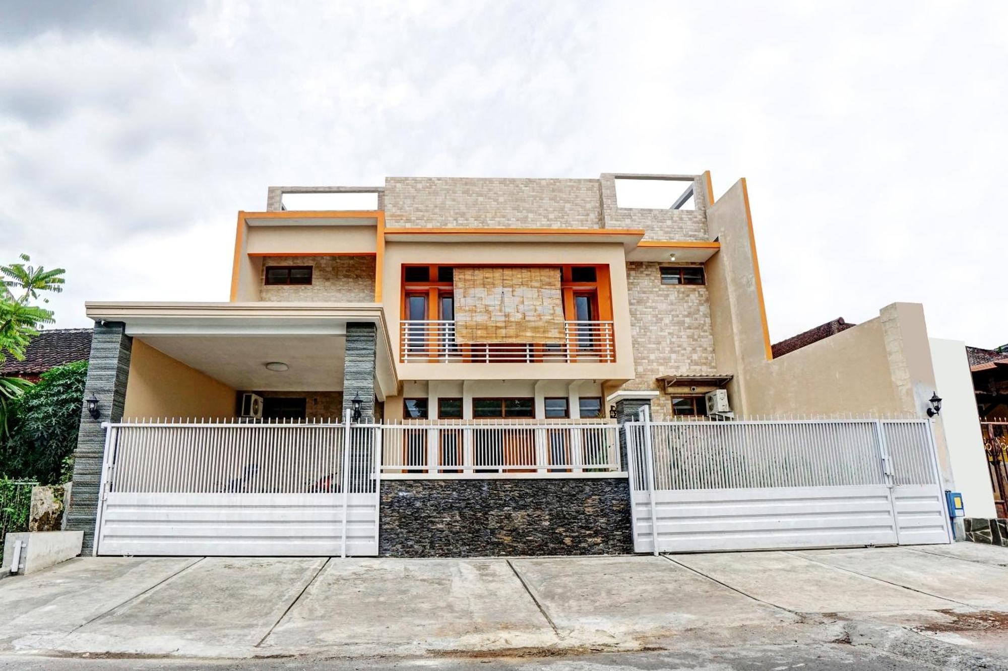 Avisha Guest House Syariah Malang Exteriör bild