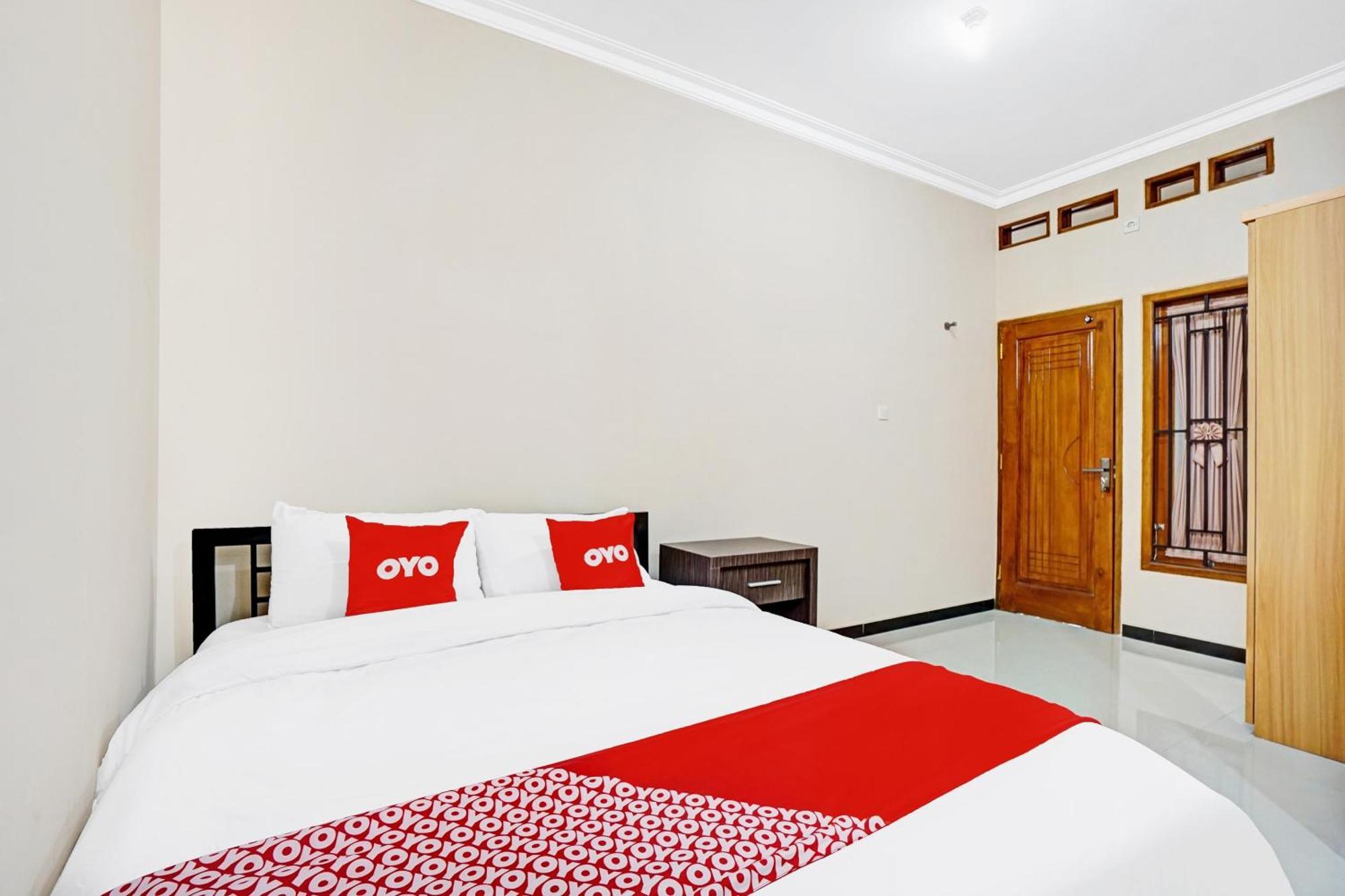 Avisha Guest House Syariah Malang Exteriör bild