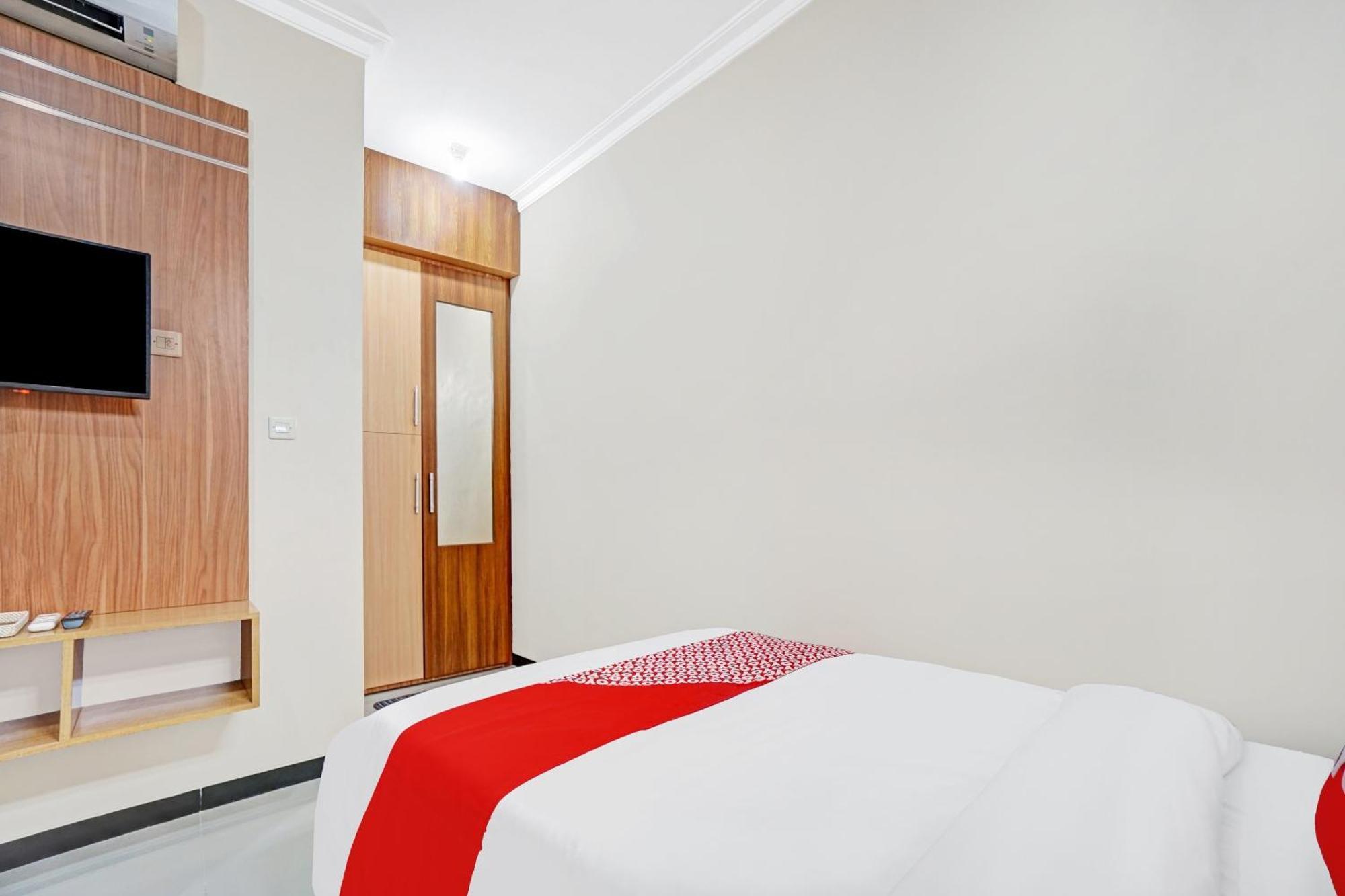 Avisha Guest House Syariah Malang Exteriör bild