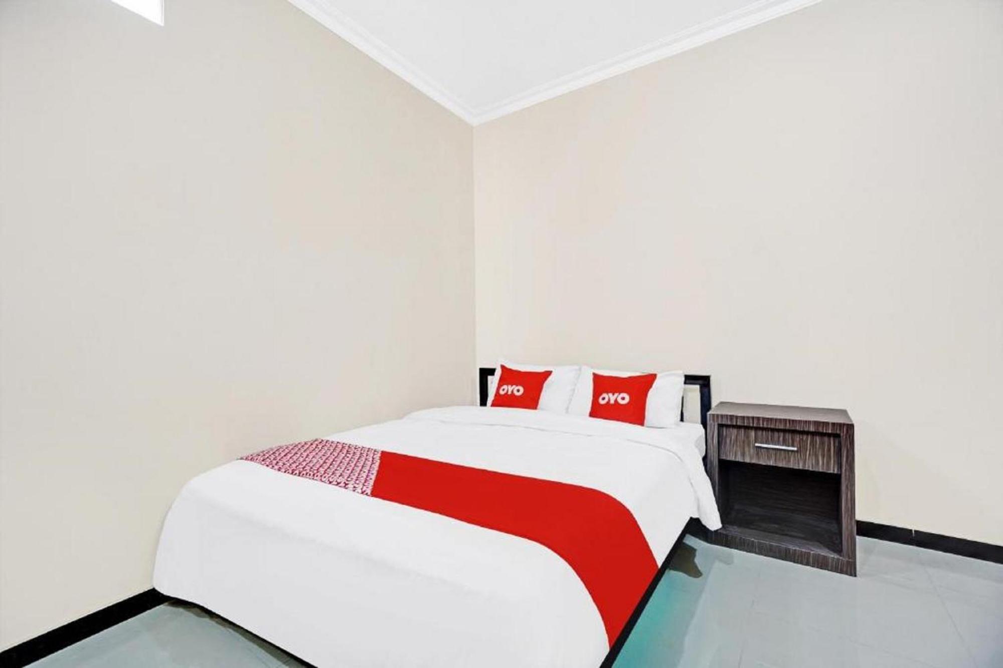 Avisha Guest House Syariah Malang Exteriör bild